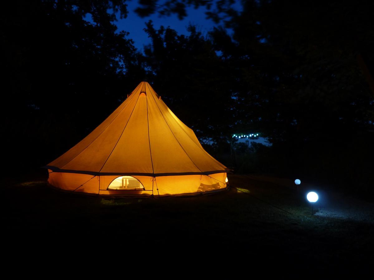Camping Etang Du Camp Senergues Exterior photo